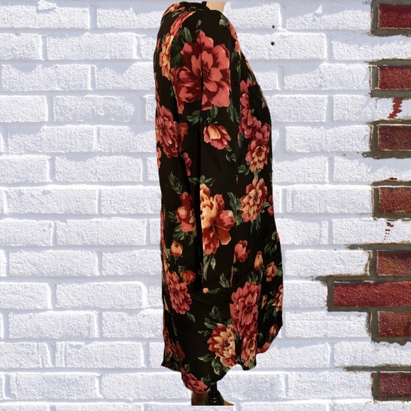 ❌DONATED❌Black Floral V-neck Versatile Tunic Top - Picture 5 of 9
